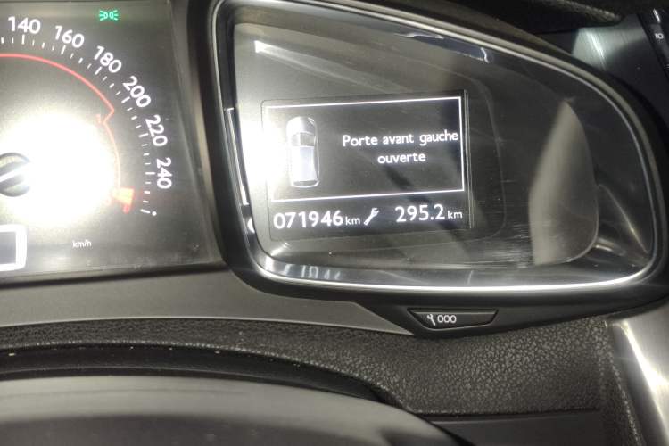 Used DS 5 2014 1.6T Luxury Edition THP200 Odometer Close Up