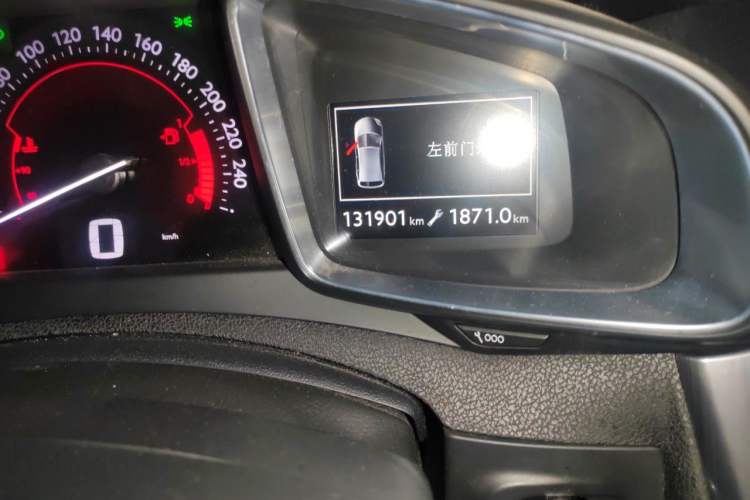 Used DS 5 2014 1.6T Luxury Edition THP160 Odometer Close Up