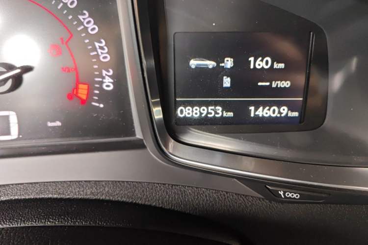 Used DS 5 2014 1.6T Luxury Edition THP160 Odometer Close Up