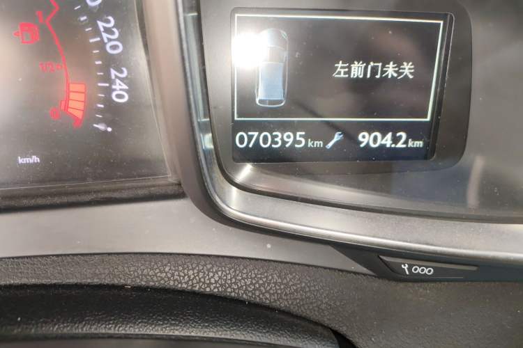 Used DS 5 2014 1.6T Luxury Edition THP160 Odometer Close Up