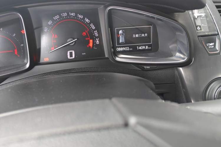 Used DS 5 2014 1.6T Luxury Edition THP160 Odometer Close Up