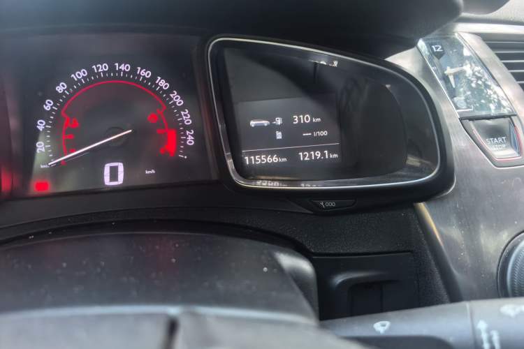 Used DS 5 2014 1.6T Luxury Edition THP200 Odometer Close Up