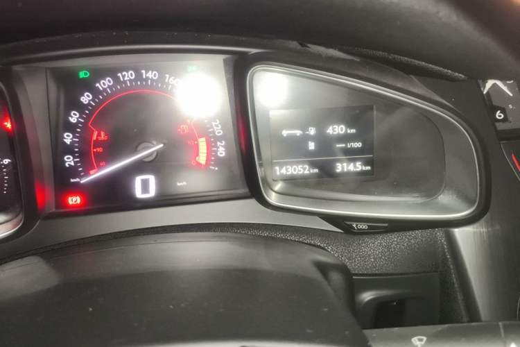 Used DS 5 2014 1.6T Luxury Edition THP200 Odometer Close Up