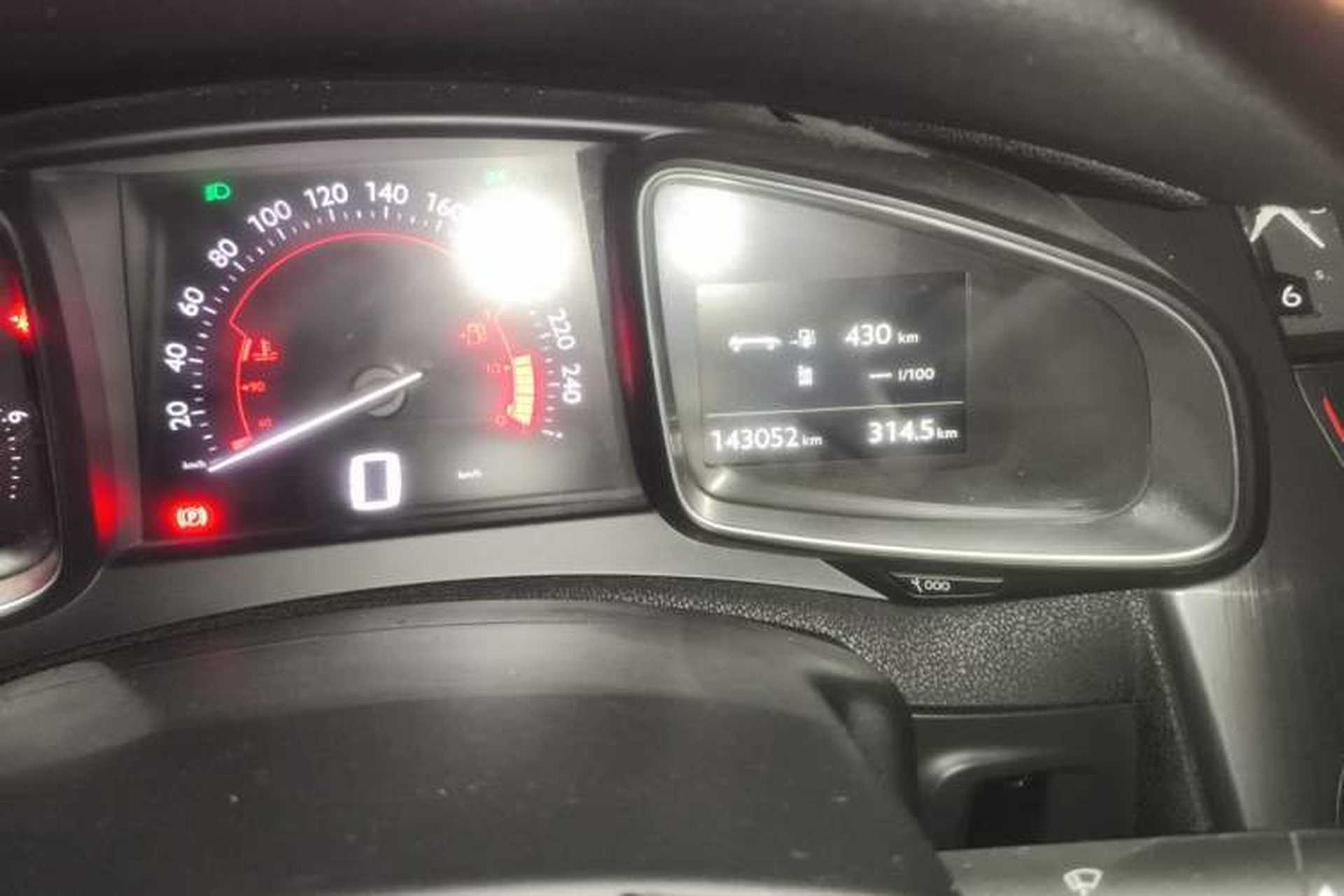 Used DS 5 2014 1.6T Luxury Edition THP200 Odometer Close Up