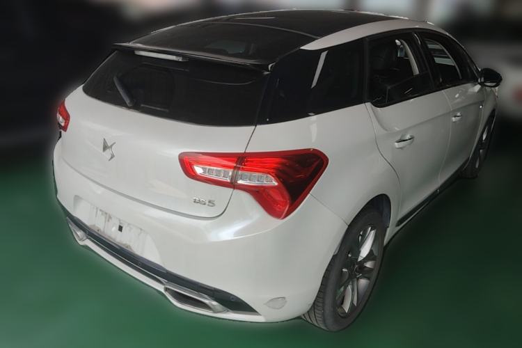 Used DS 5 2014 1.6T Luxury Edition THP160 Rear Right 45 Deg