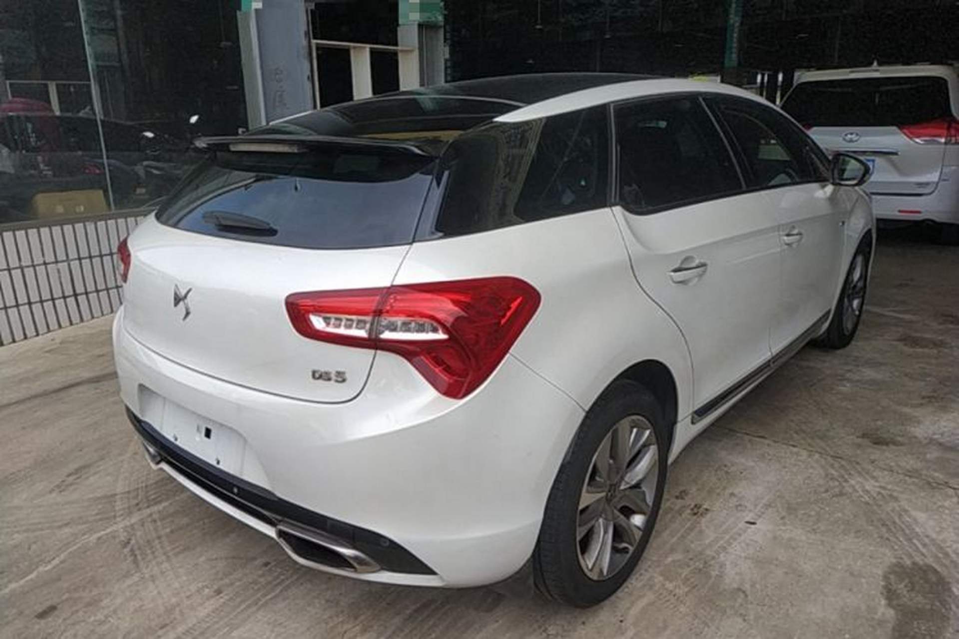 Used DS 5 2014 1.6T Luxury Edition THP200 Rear Right 45 Deg