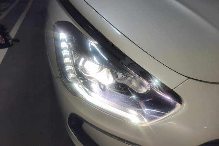 Used DS 5 2014 1.6T Luxury Edition THP200 Right Front Headlight