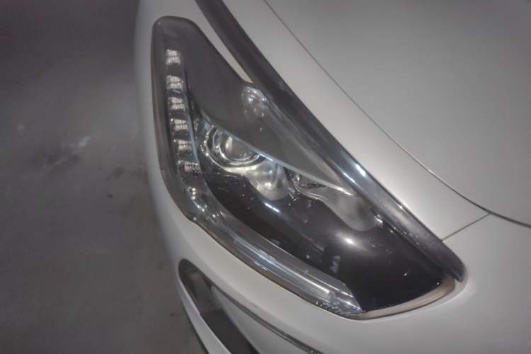 Used DS 5 2014 1.6T Luxury Edition THP160 Right Front Headlight