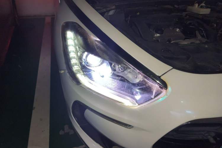 Used DS 5 2014 1.6T Luxury Edition THP200 Right Front Headlight