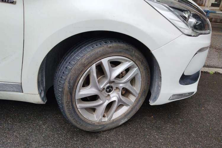 Used DS 5 2014 1.6T Elegant Version THP160 Right Front Wheel Hub