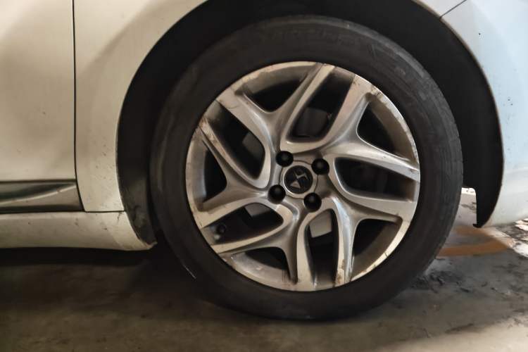 Used DS 5 2014 1.6T Elegant Version THP160 Right Front Wheel Hub