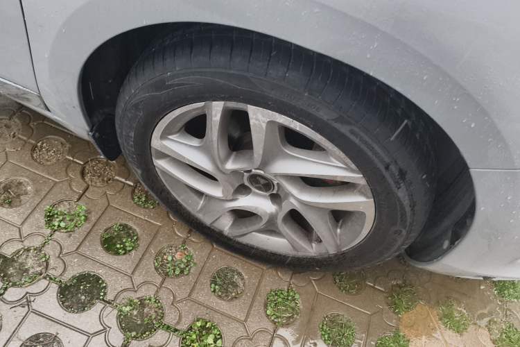 Used DS 5 2014 1.6T Elegant Version THP160 Right Front Wheel Hub