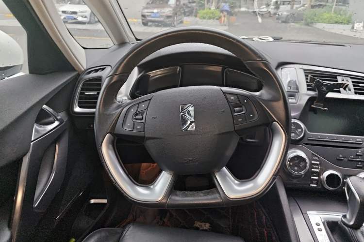 Used DS 5 2014 1.6T Luxury Edition THP160 Steering Wheel