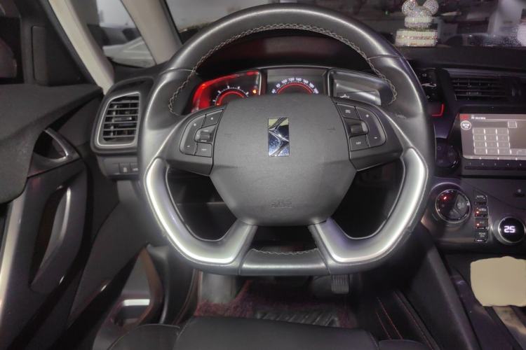 Used DS 5 2014 1.6T Luxury Edition THP160 Steering Wheel