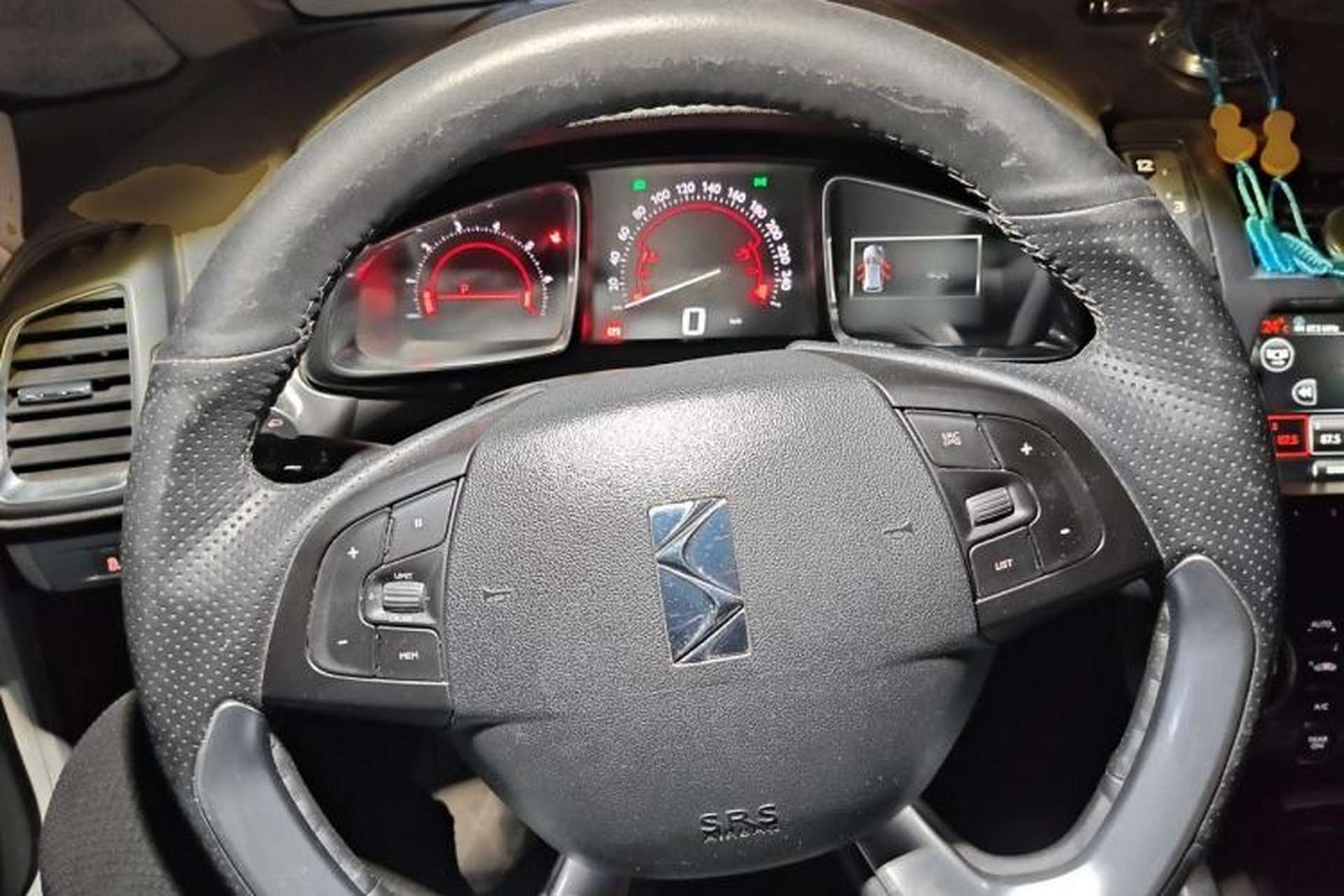Used DS 5 2014 1.6T Luxury Edition THP160 Steering Wheel
