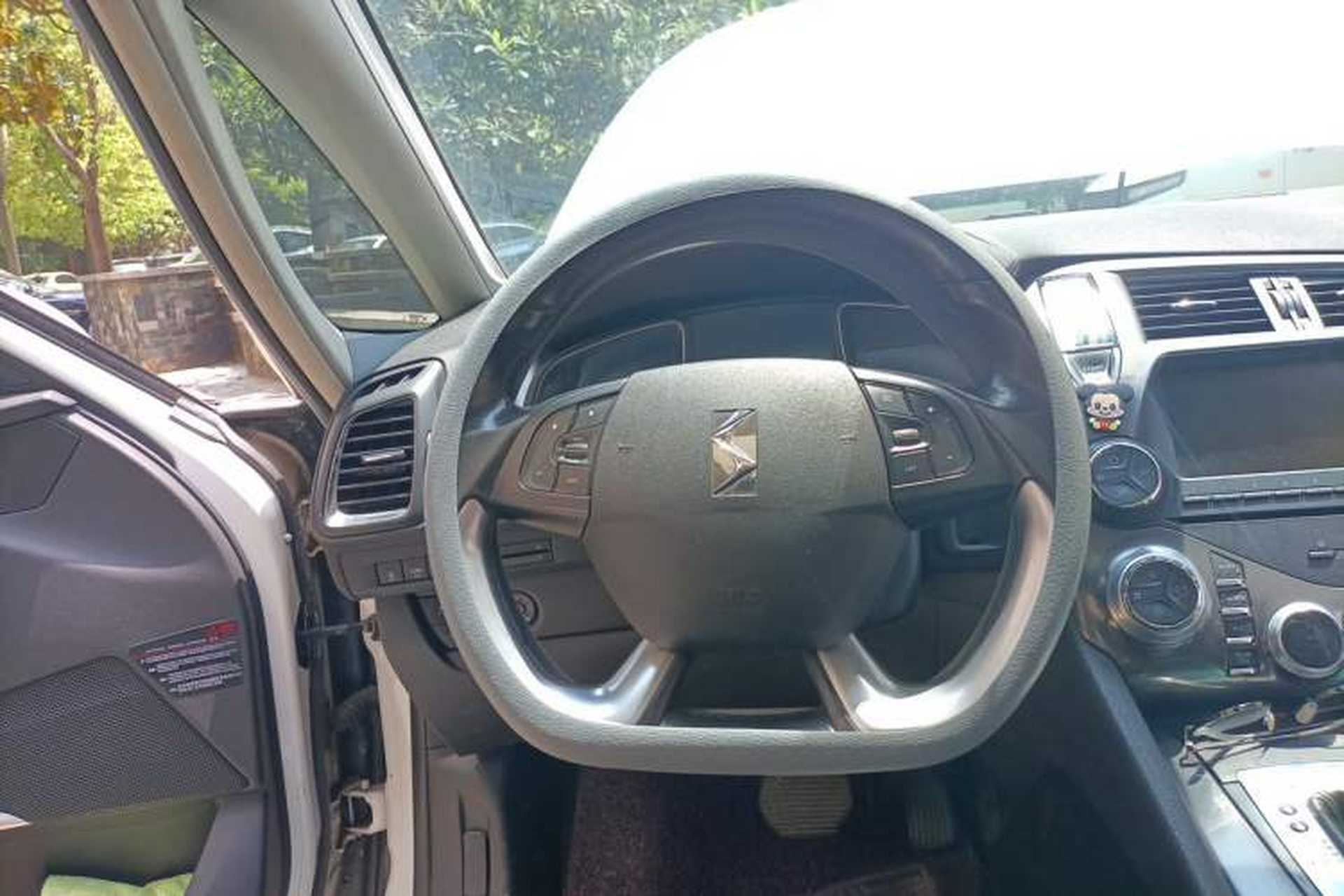 Used DS 5 2014 1.6T Luxury Edition THP160 Steering Wheel