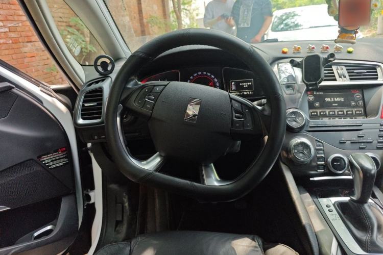 Used DS 5 2014 1.6T Luxury Edition THP160 Steering Wheel
