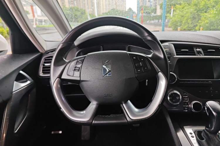 Used DS 5 2014 1.6T Luxury Edition THP160 Steering Wheel