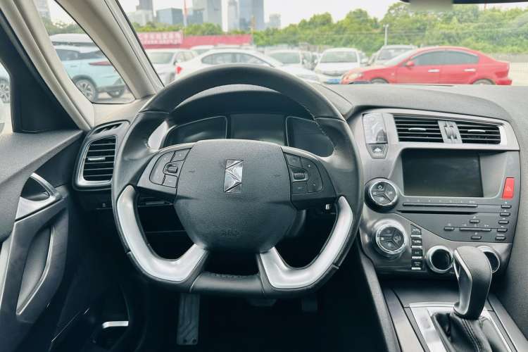 Used DS 5 2014 1.6T Luxury Edition THP160 Steering Wheel