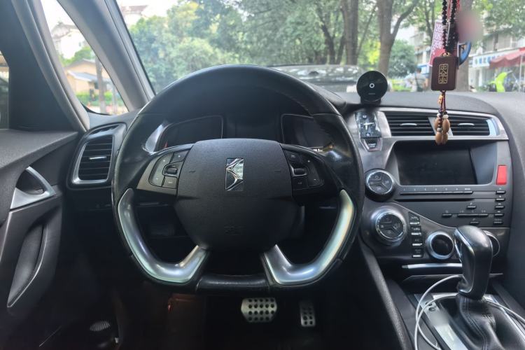 Used DS 5 2014 1.6T Luxury Edition THP200 Steering Wheel