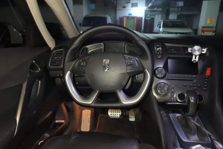 Used DS 5 2014 1.6T Luxury Edition THP200 Steering Wheel