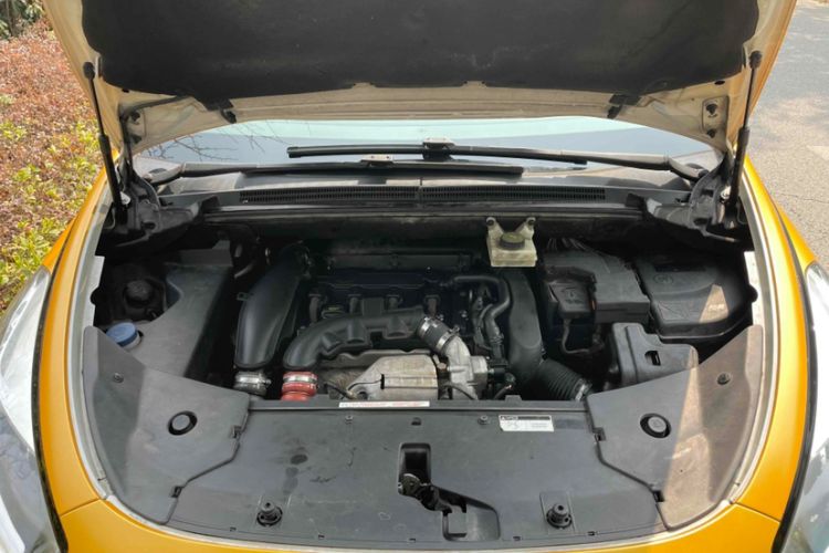 Used DS 5 2014 1.6T Luxury Edition THP160 Engine Bay