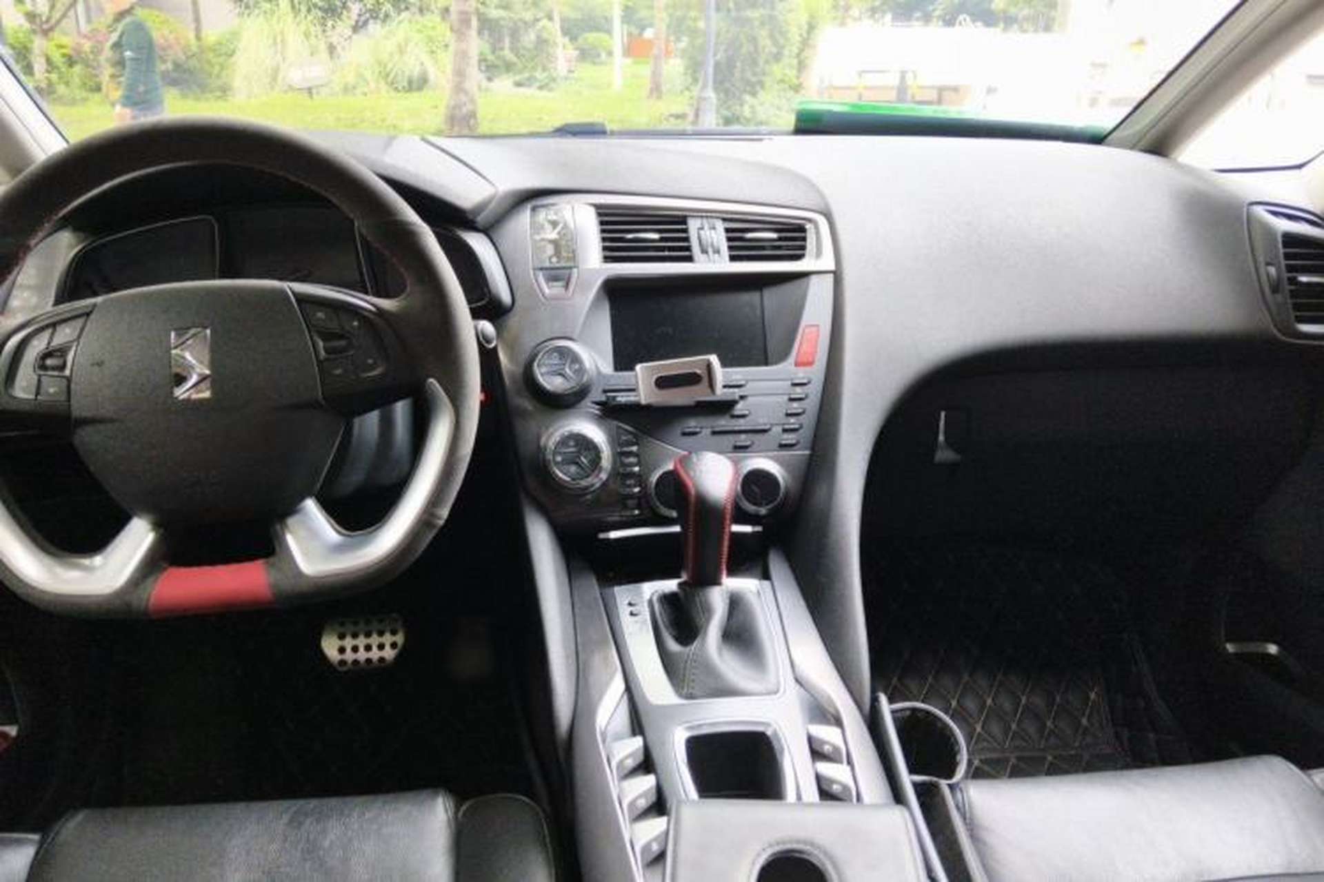 Used DS 5 2015 1.8T Luxury Edition THP200 Center Console