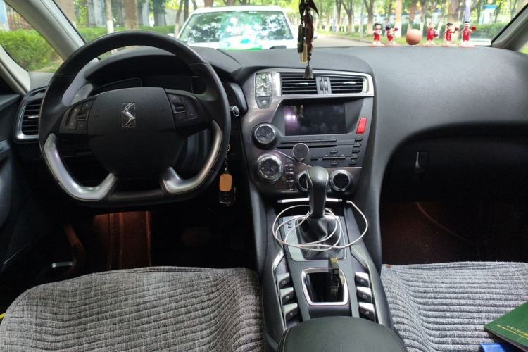 Used DS 5 2015 1.6T Elegant Edition THP160 Center Console