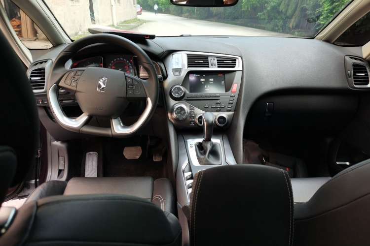 Used DS 5 2015 1.6T Luxury Edition THP160 Center Console
