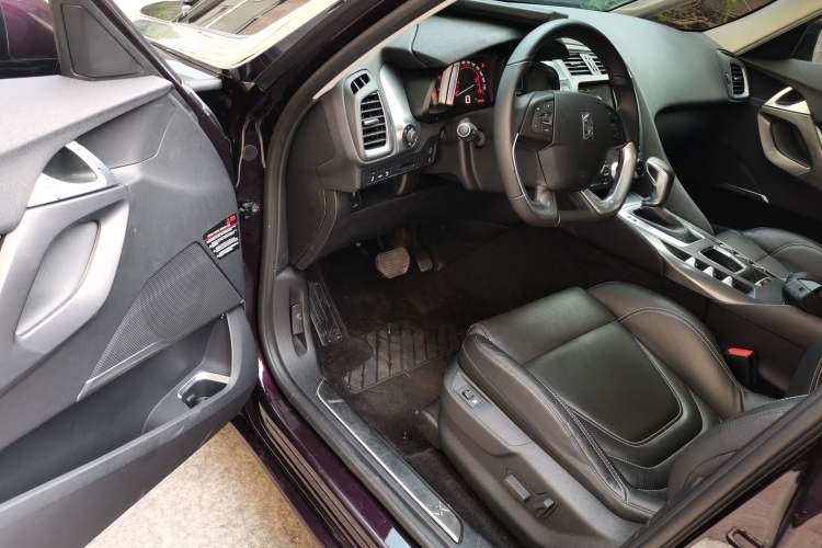 Used DS 5 2015 1.6T Luxury Edition THP160 Driver Seat
