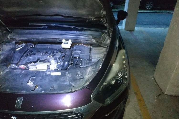 Used DS 5 2015 1.6T Luxury Edition THP160 Engine Bay Left