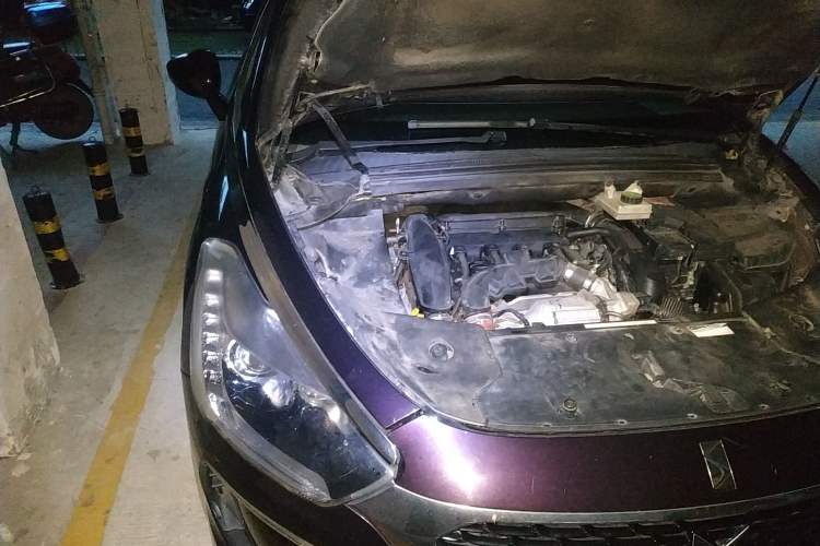 Used DS 5 2015 1.6T Luxury Edition THP160 Engine Bay Right
