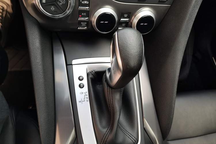 Used DS 5 2015 1.6T Luxury Edition THP160 Gear Lever