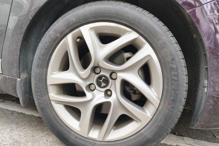 Used DS 5 2015 1.6T Elegant Edition THP160 Right Front Wheel Hub