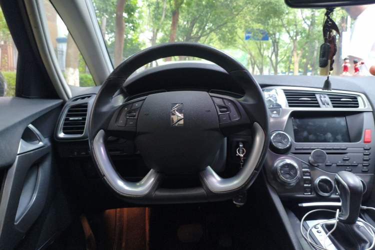 Used DS 5 2015 1.6T Elegant Edition THP160 Steering Wheel