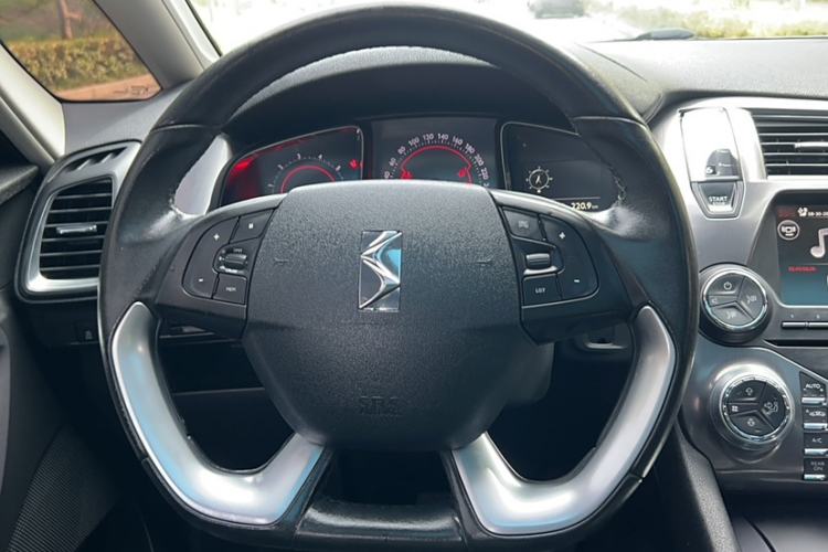 Used DS 5 2015 1.6T Luxury Edition THP160 Steering Wheel