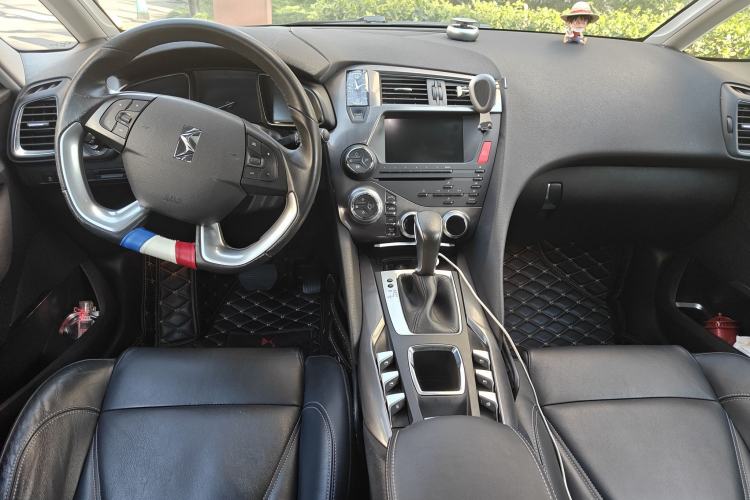 Used DS 5 2015 1.6T Luxury Edition THP160 Center Console