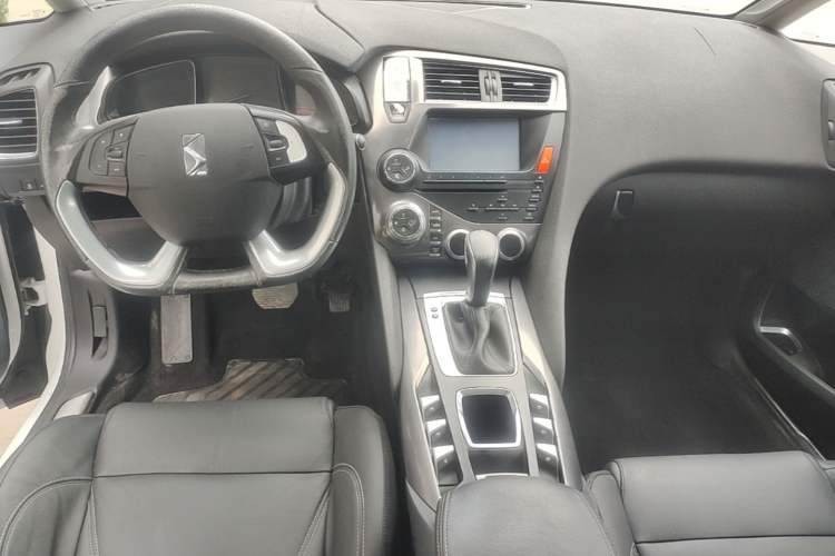 Used DS 5 2015 1.6T Elegant Edition THP160 Center Console
