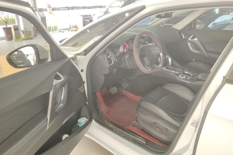Used DS 5 2015 1.6T Luxury Edition THP160 Driver Seat