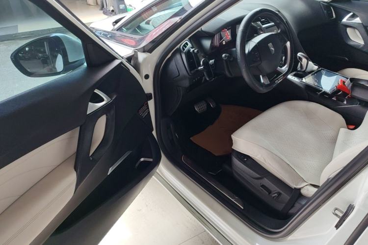 Used DS 5 2015 1.8T Luxury Edition THP200 Driver Seat