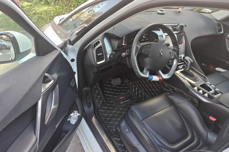 Used DS 5 2015 1.6T Luxury Edition THP160 Driver Seat