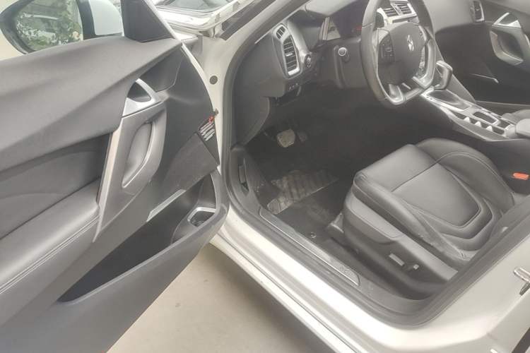 Used DS 5 2015 1.6T Elegant Edition THP160 Driver Seat
