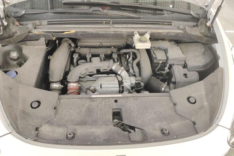 Used DS 5 2015 1.6T Luxury Edition THP160 Engine Bay