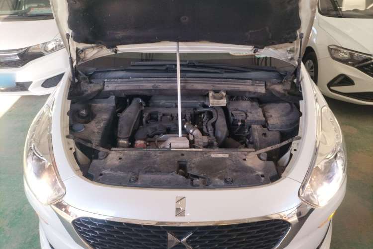Used DS 5 2015 1.6T Elegant Edition THP160 Engine Bay
