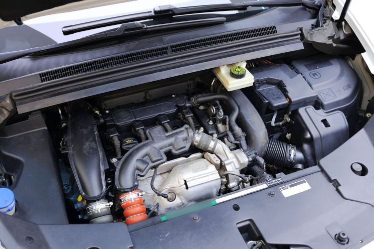 Used DS 5 2015 1.6T Luxury Edition THP160 Engine Bay
