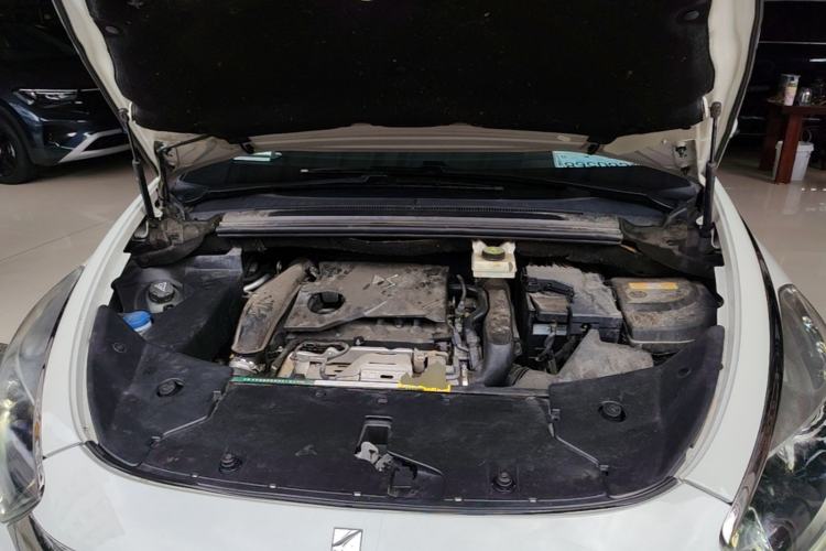 Used DS 5 2015 1.8T Luxury Edition THP200 Engine Bay
