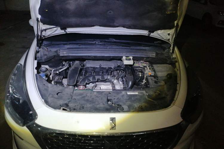 Used DS 5 2015 1.6T Luxury Edition THP160 Engine Bay