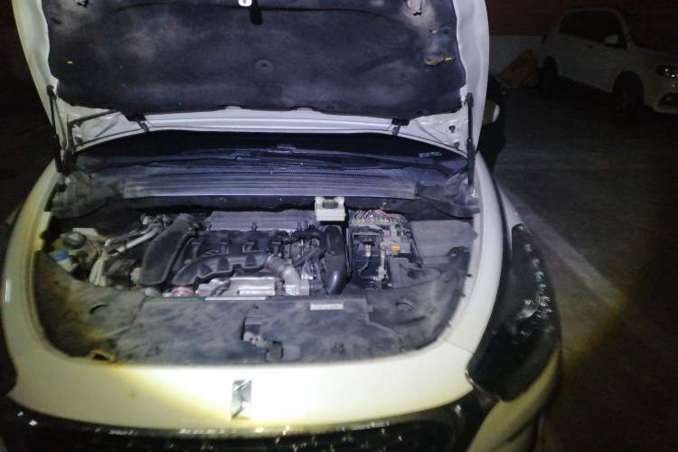 Used DS 5 2015 1.6T Luxury Edition THP160 Engine Bay Left
