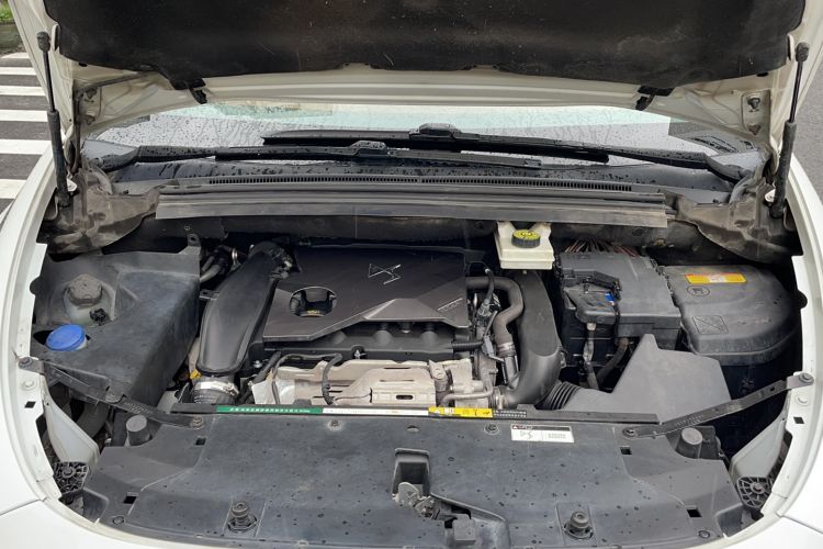 Used DS 5 2015 1.8T Prestige Edition THP200 Engine Bay