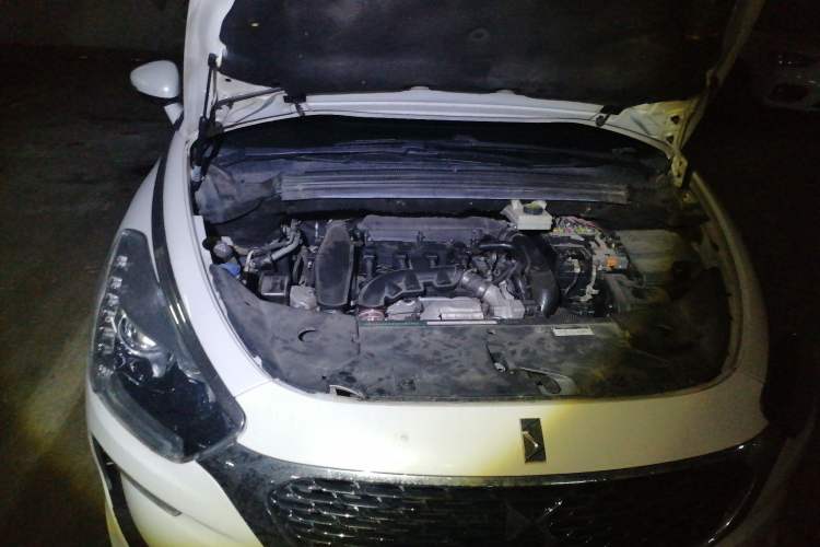 Used DS 5 2015 1.6T Luxury Edition THP160 Engine Bay Right